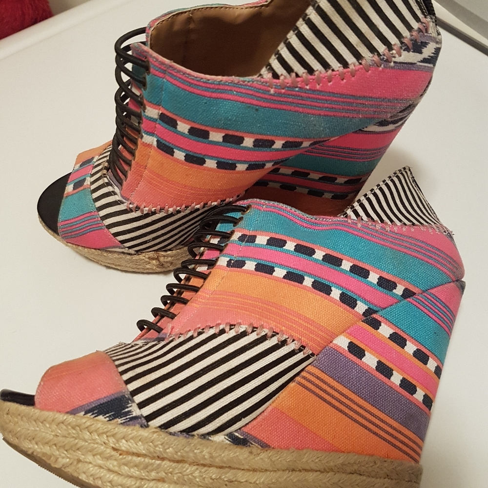 3/$60 Chinese Laundry Wedge Shoes, Funky sz 7M